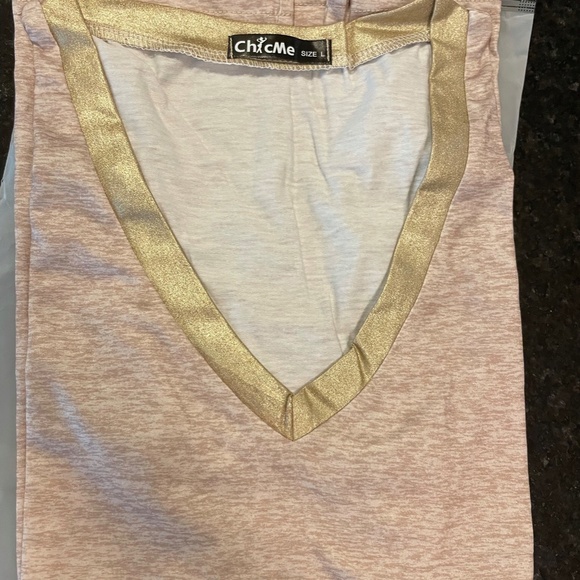 New V-Neck Shirt Sleeve color block T-Shirt - Picture 2 of 5